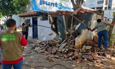 Demolición de vivienda en situación irregular. Foto: Municipalidad de Asunción