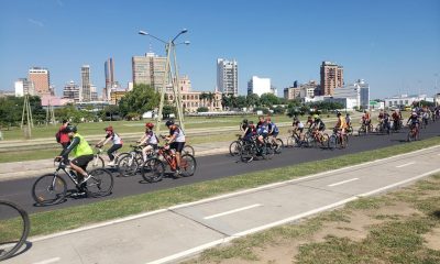 Cicliastas en la Costanera de Asunción. Foto: Silvia Sosa.