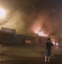 Incendio en el mercado 4. Foto captura de pantalla.