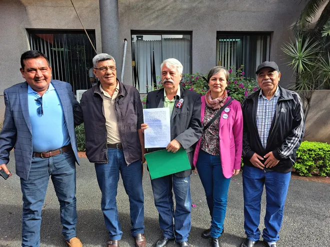 Candidatos del Frente Guasu en la Fiscalía. Foto: Gentileza.