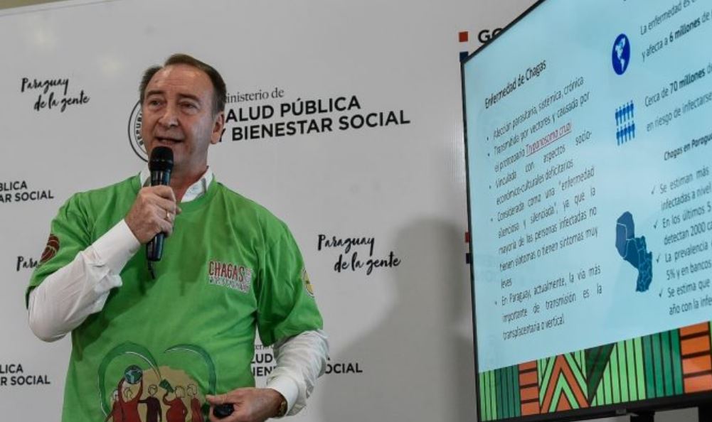 El director del Senepa, Gustavo Chamorro este viernes en el curso de la conferencia epidemiológica semanal. Foto: Mspybs