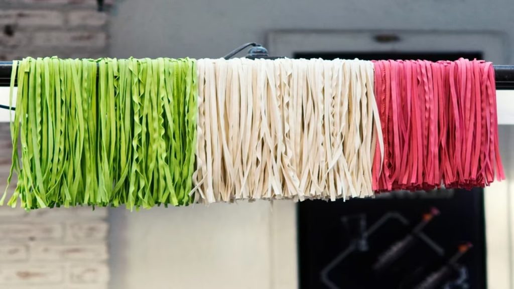 Fideos con los colores de Italia. Foto: Infobae/Getty Images