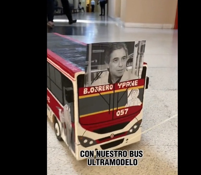 Colectivo de juguete. Foto: Captura de pantalla