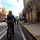 Trabajadores a bordo de bicisendas. Foto: Captura