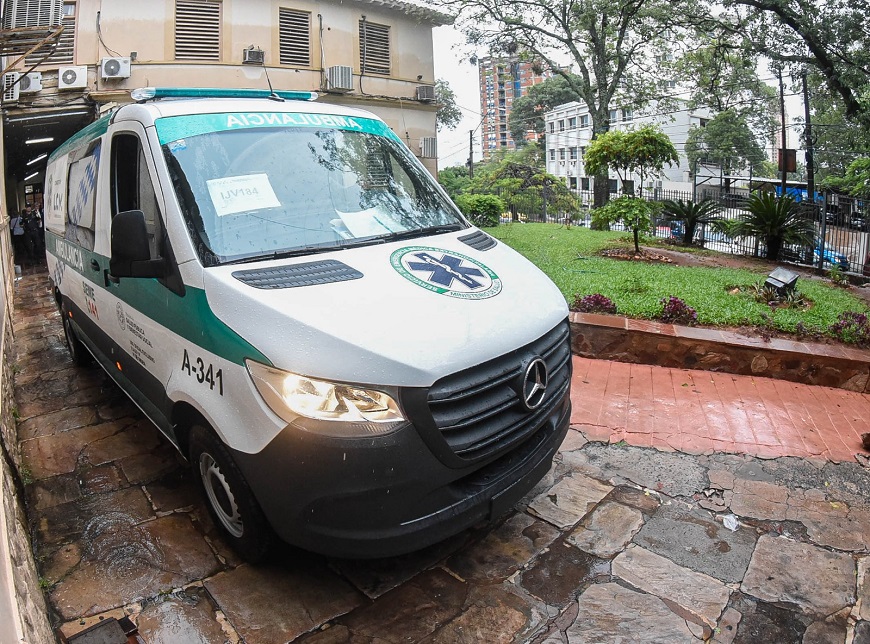 Nuevas ambulancias para pacientes del INCAN. Foto: Ministerio de Salud Pública y Bienestar Social.