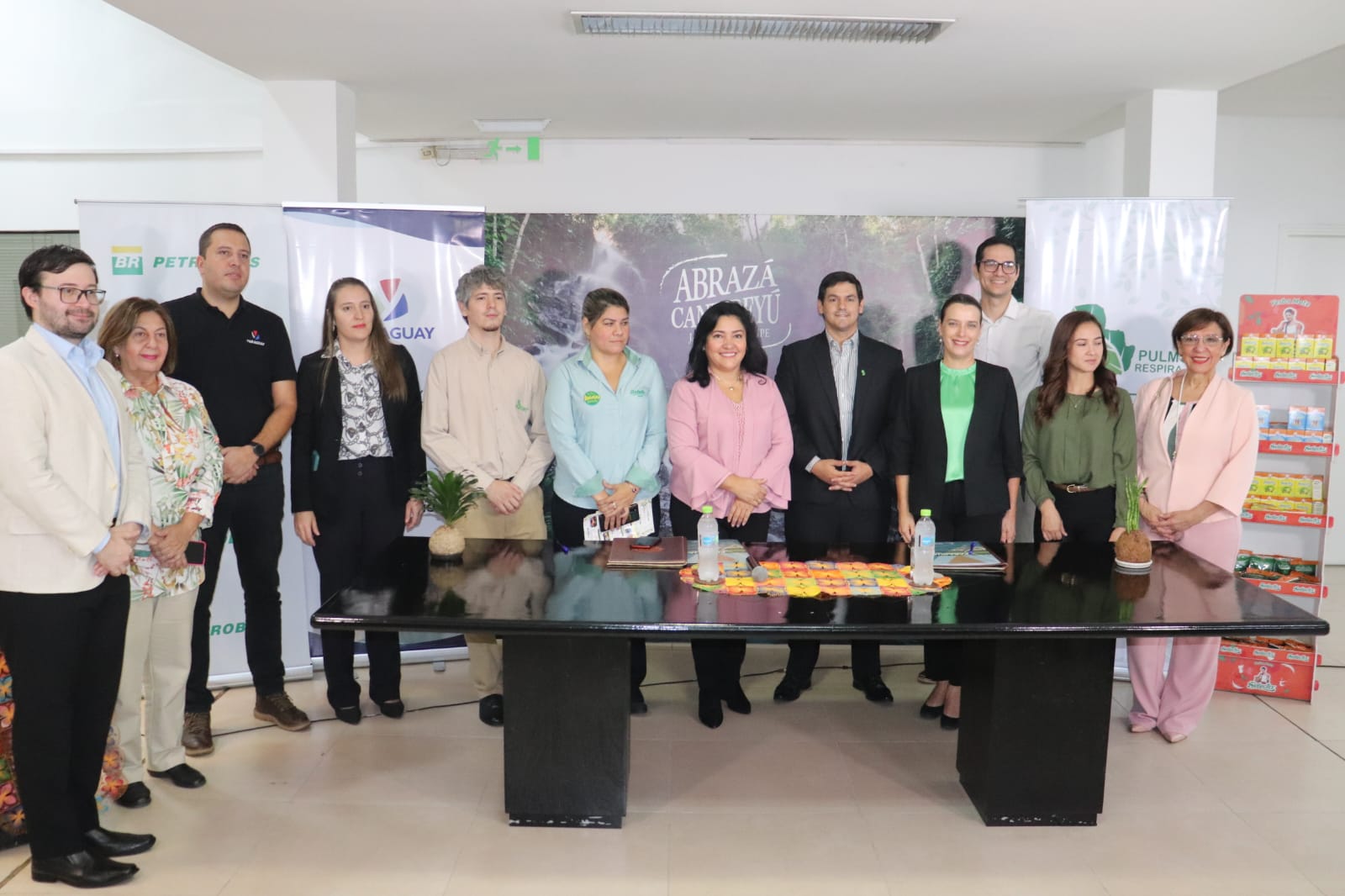 Firma de convenio se llevó a cabo en la Senatur. Foto: Gentileza