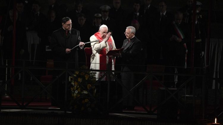 El Papa Francisco presidirá el Via Crucis en el Coliseo Romano el Viernes Santo a las 21:15. Foto: Vaticannews.