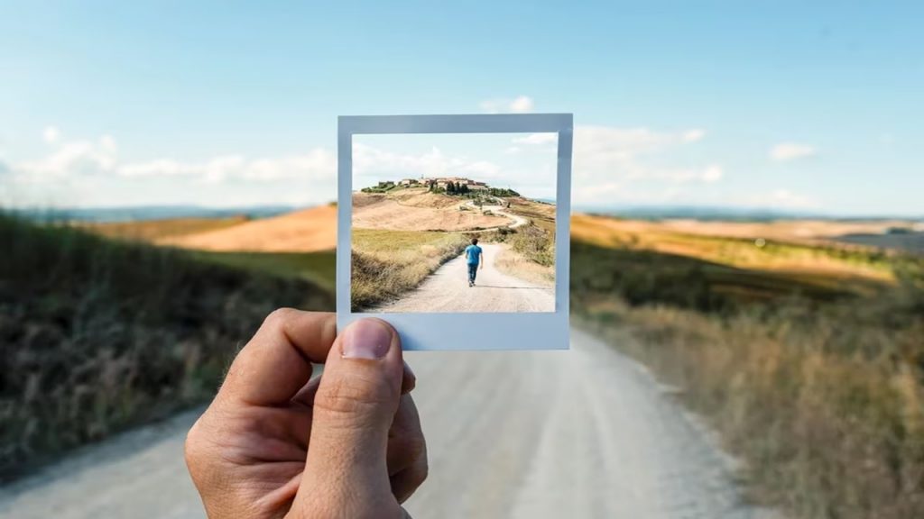 “Cada vez que alguien evoca un recuerdo que está almacenado en la memoria, en realidad, lo completa, porque el cerebro no es una cámara que graba toda la información". Getty