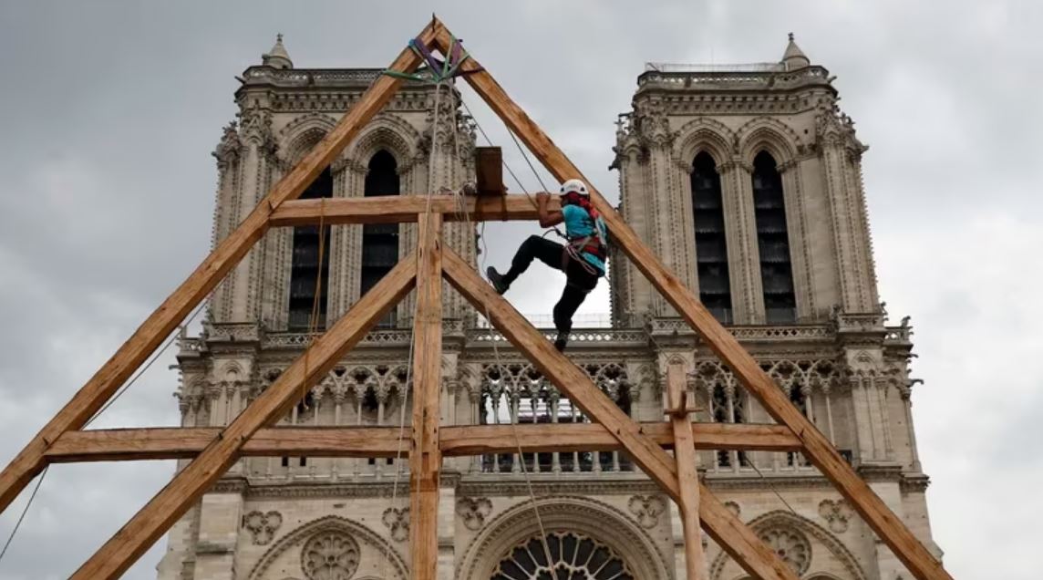 Avanza la reconstrucción de la catedral de Notre Dame de París (Foto: AP Foto/Francois Mori, archivo