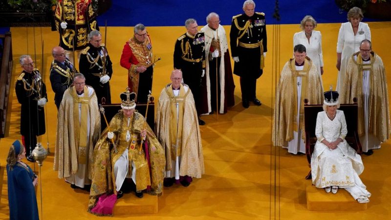 El rey Carlos III y la reina Camila tras ser coronados.