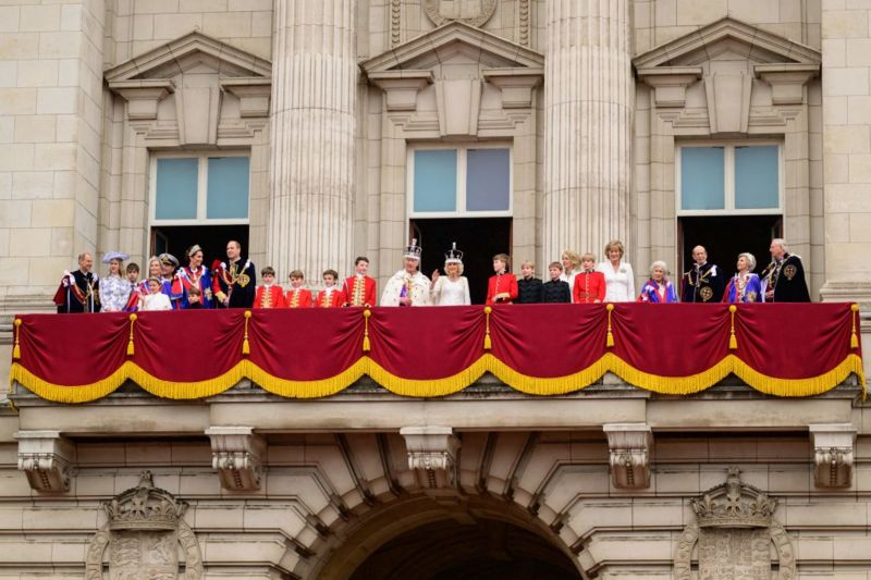 La familia real en el balcón del Palacio de Buckingham. Foto: BBC Mundo.