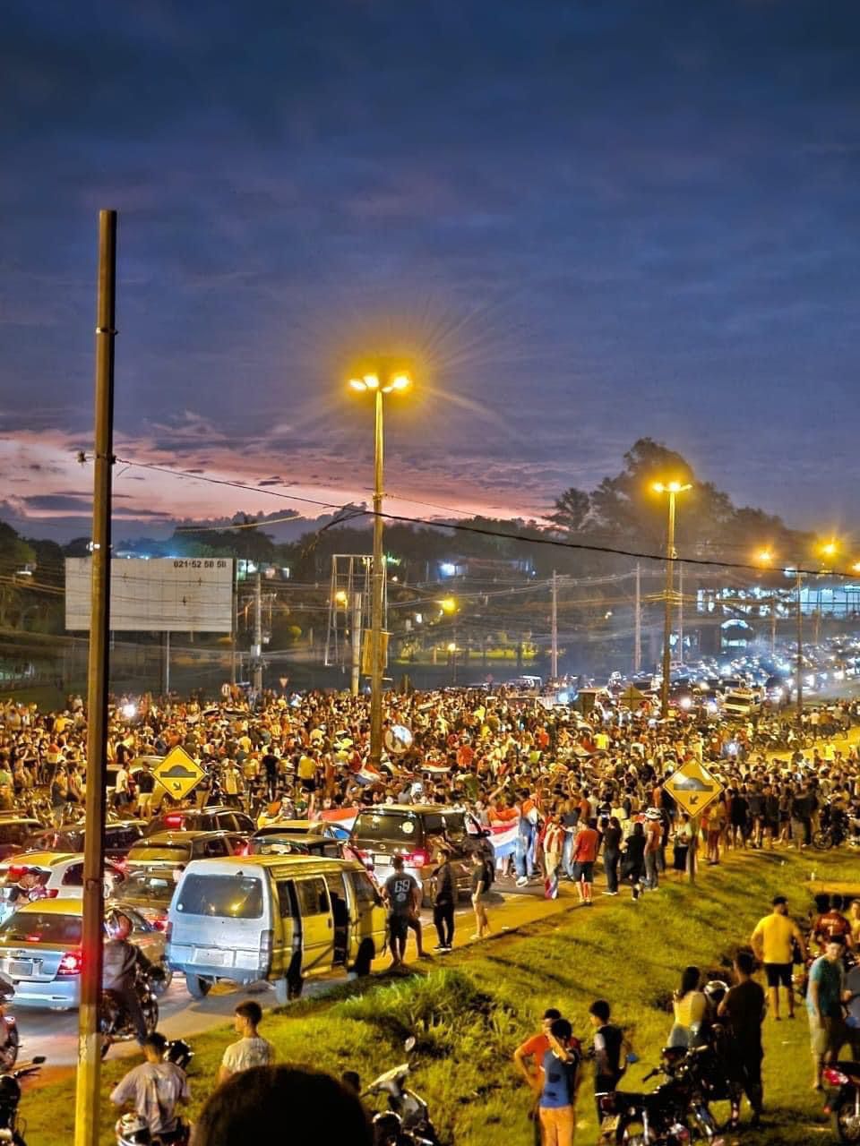 Protesta de simpatizantes de Payo Cubas posterior a las elecciones. Gentileza