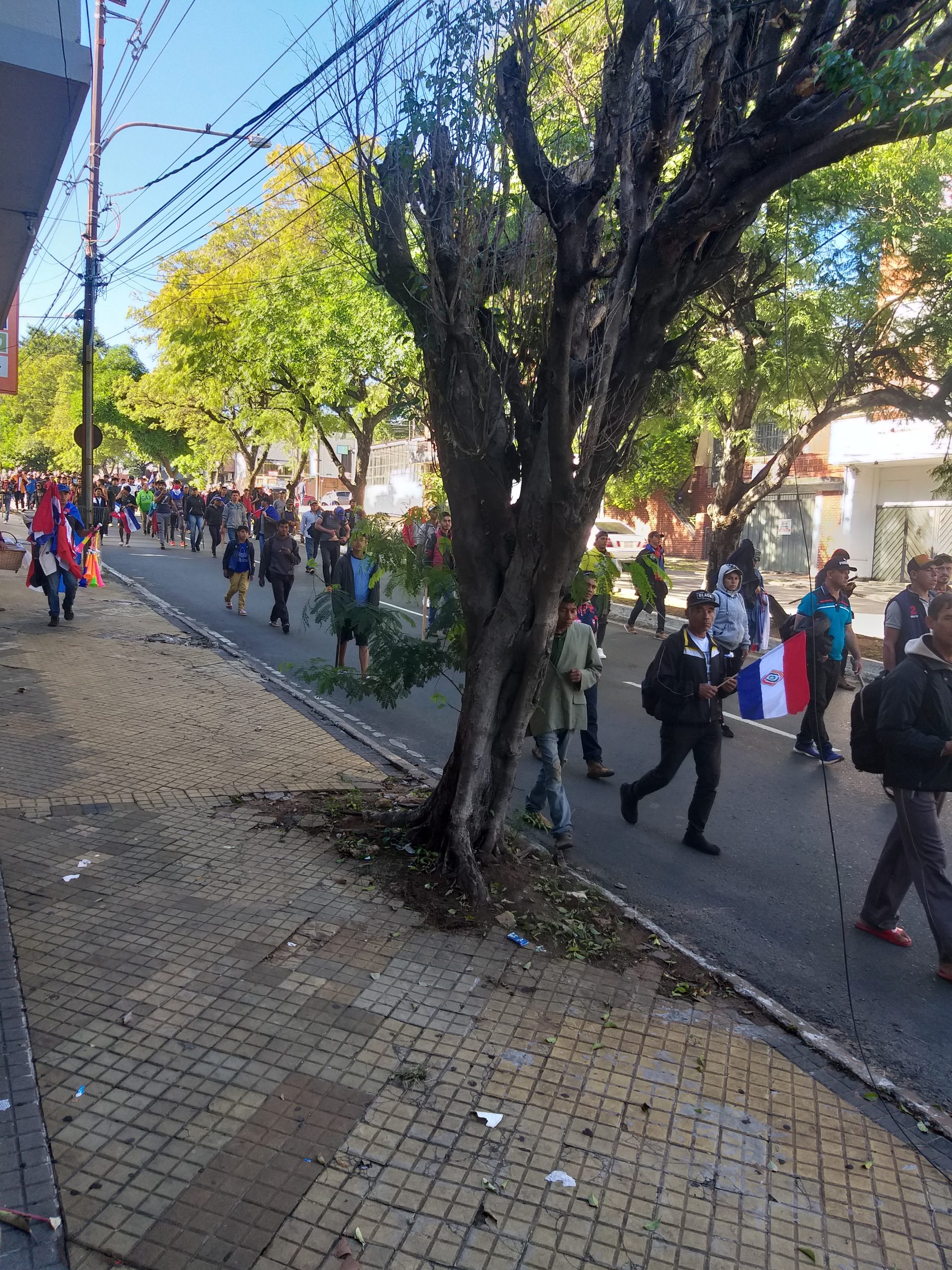 Los "payistas" llegando al Centro rumbo a la Fiscalía. Foto: El Nacional.