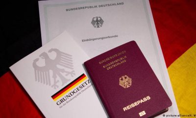 La Constitución de Alemania, un examen de ciudadanía y el pasaporte alemán. Foto: DW.