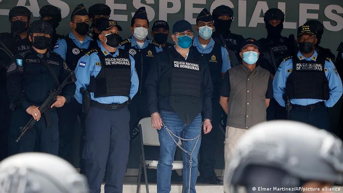 El expresidente de Honduras, Juan Orlando Hernández, tras su arresto con fines de extradición a Estados Unidos por presunto narcotráfico. Foto: DW