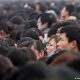 Jóvenes chinos en busca de trabajo en una feria de empleo. Foto: DW.