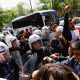 La Policía bloquea el paso hacia la plaza Taksim de los manifestantes. Foto: DW.