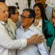 José Otty Patiño, jefe negociador del gobierno colombiano (izq.), Nicolás Rodríguez Bautista alias "Gabino", excomandante del ELN (centro), y el comandante del ELN Pablo Beltrán. Foto: DW- Archivo.