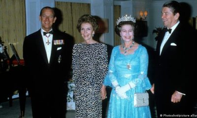 De izquierda a derecha: el príncipe Philip, duque de Edimburgo; Nancy Reagan, esposa del presidente de EE. UU.; la reina Isabel II; y el mandatario de EE. UU. Ronald Reagan en San Francisco, en 1983. Foto: DW.