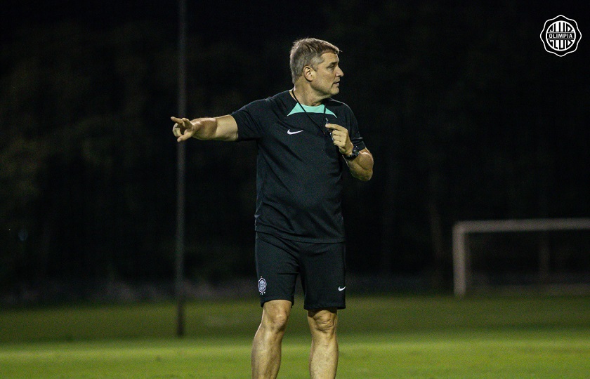 Diego Aguirre, director técnico de Olimpia. Foto: @elClubOlimpia.