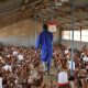 Los productores deben notificar cualquier sospecha de enfermedades en las aves para la atención inmediata de los funcionarios de Senacsa. Foto: FAO.