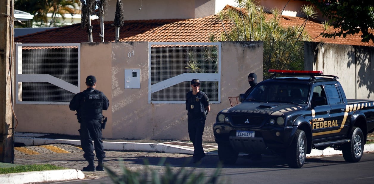 Casa allanada de Jair Bolsonaro. Foto: Clarín