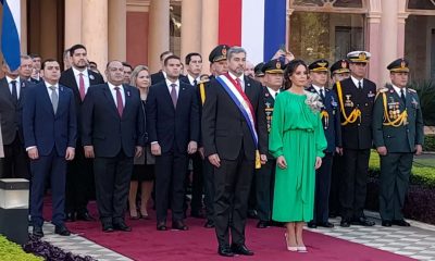 El presidente Mario Abdo Benítez junto a su esposa, Silvana López Moreira. Foto: Presidencia.