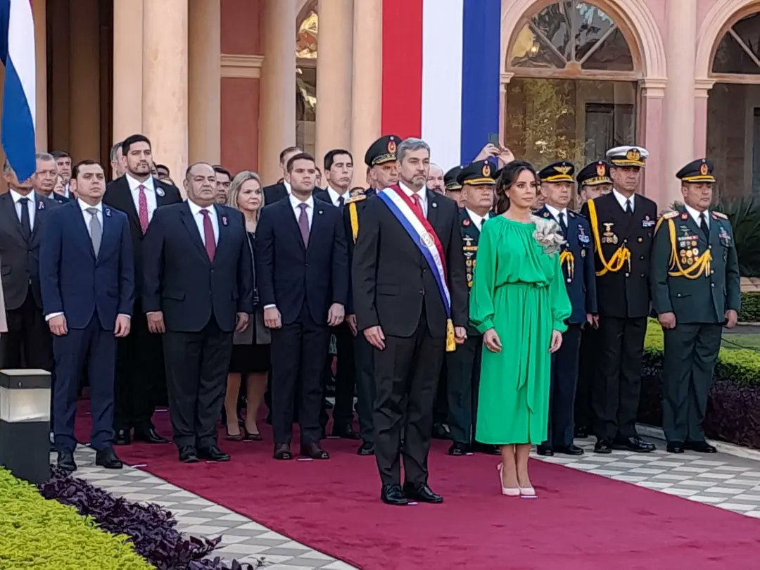 El presidente Mario Abdo Benítez junto a su esposa, Silvana López Moreira. Foto: Presidencia.