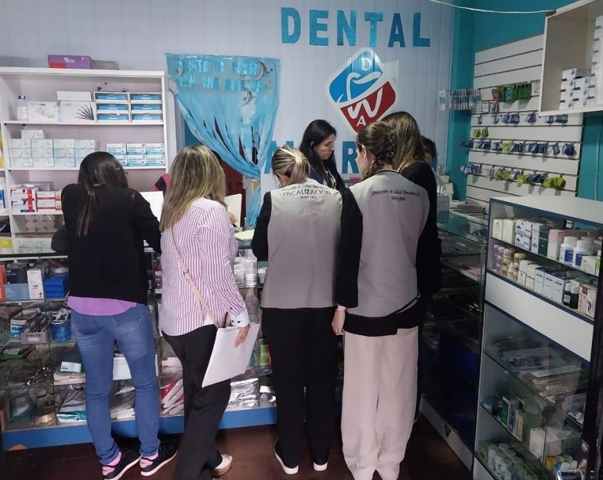 Monitorean locales de ventas de insumos y equipos odontológicos. Foto: MSP BS.