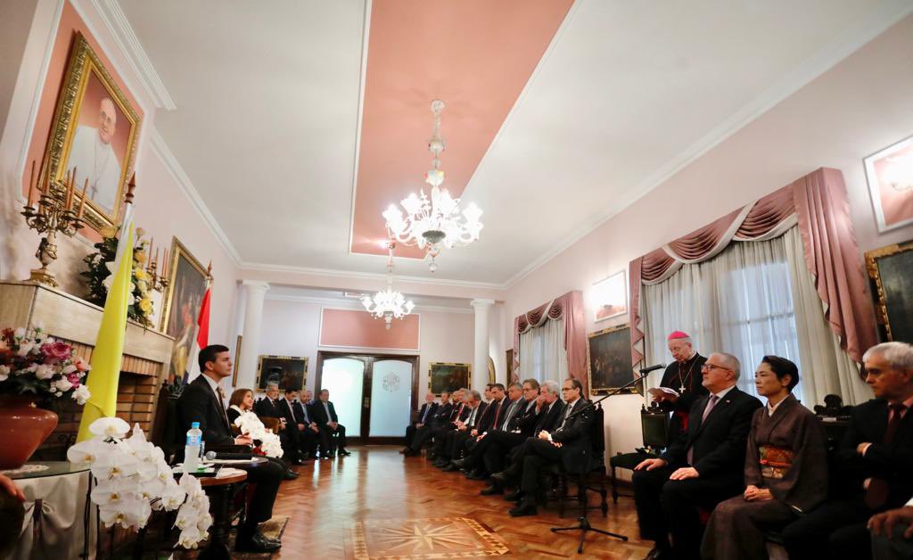 Santiago Peña en la Nunciatura Apostólica. Foto: Gentileza.