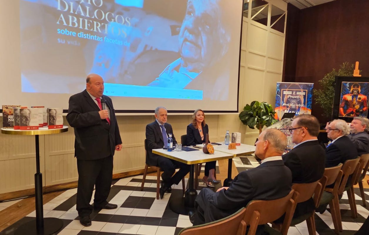 Acto de presentación. José Hoyo Rodrigo en uso de la palabra. Cortesía