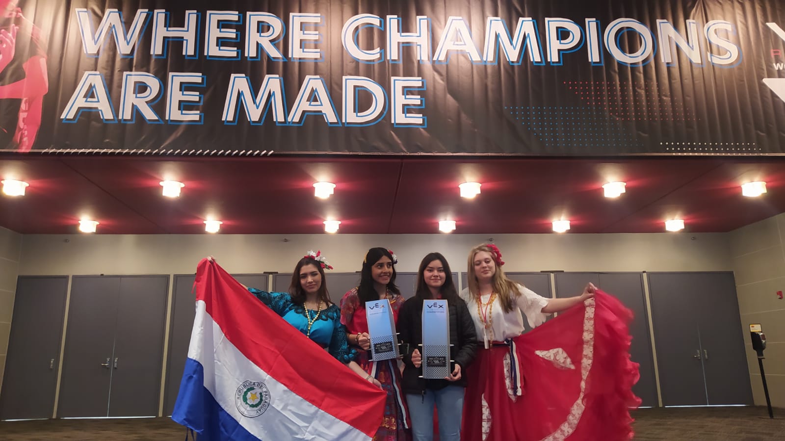 Jóvenes paraguayos, campeones en robótica. Foto: gentileza.