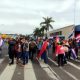 Los primeros manifestantes generan caos vehicular. Foto: Captura