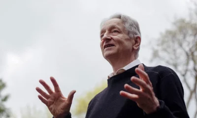 Geoffrey Hinton deja Google para poder compartir libremente su preocupación de que la inteligencia artificial pueda causar graves daños al mundo. Foto: Clarín