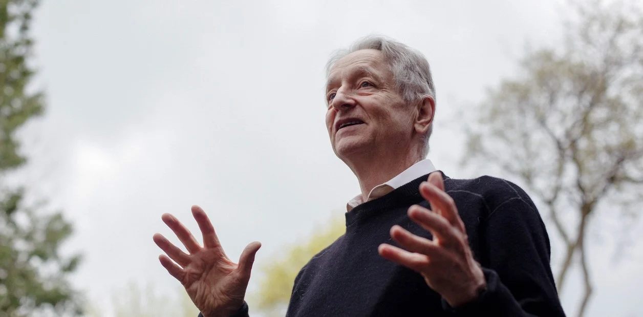 Geoffrey Hinton deja Google para poder compartir libremente su preocupación de que la inteligencia artificial pueda causar graves daños al mundo. Foto: Clarín