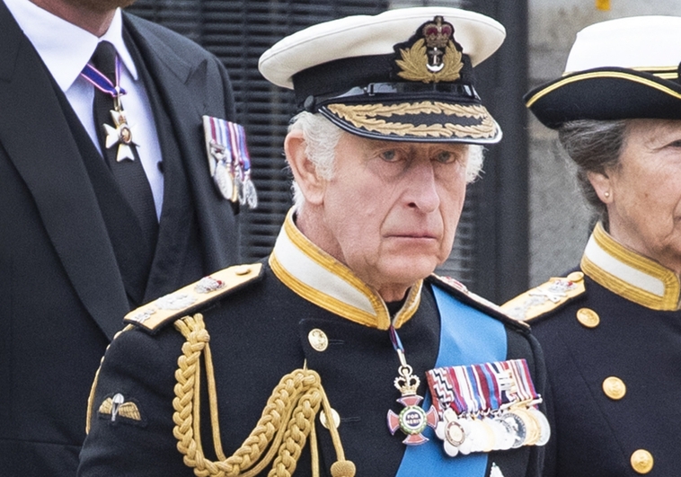 El rey Carlos III de Inglaterra en el funeral de Isabel II. Foto: Abc.es Archivo.