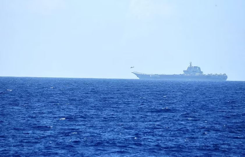 El portaaviones Shandong de China, sobre las aguas del Océano Pacífico. Foto: Reuters.