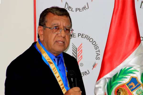 Ricardo Burgos, decano del Colegio de Periodistas. Foto: El Expreso.com