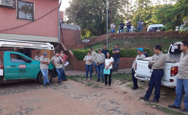 La ANDE continúa con el operativo de desconexión del servicio a clientes morosos. Foto: ANDE.