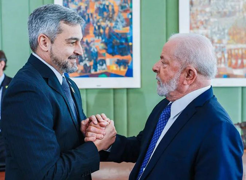 Mario Abdo Benítez con Lula Da Silva. Foto: Presidencia Brasil.