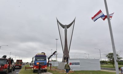 Montaje de la estructura en la Costanera asuncena. Cortesía