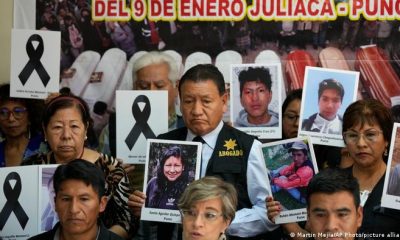 Familiares de víctimas mortales de la represión de las protestas contra el Gobierno de Dina Boluarte en rueda de prensa en Lima el 23 de febrero de 2023. Foto: DW