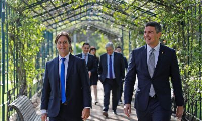 El presidente de Uruguay, Luis Lacalle Pou, recibió al presidente paraguayo electo Santiago Peña. Foto: Gentileza.