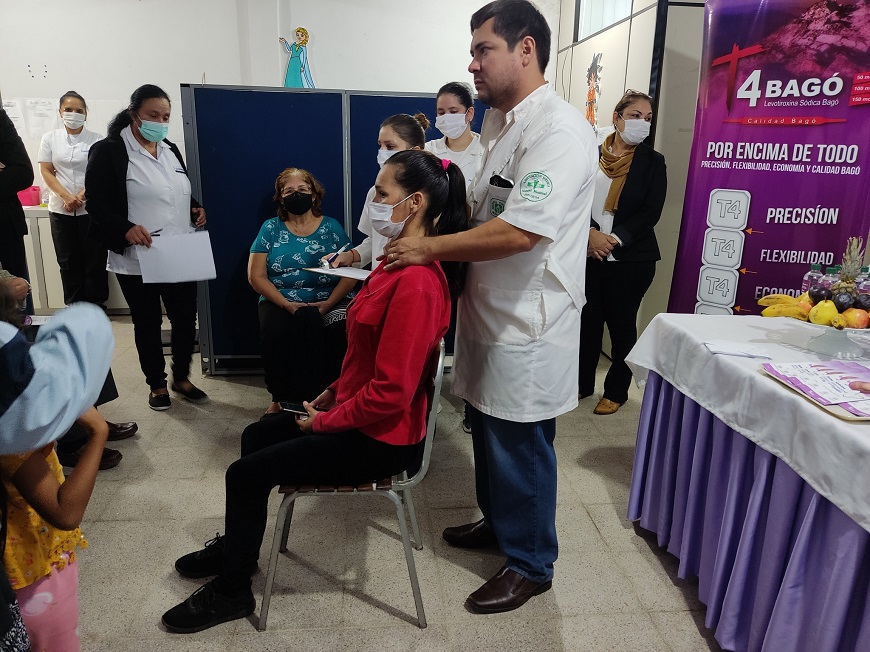 Cuidado de las tiroides en hospital de Barrio Obrero. Foto: MSP BS.