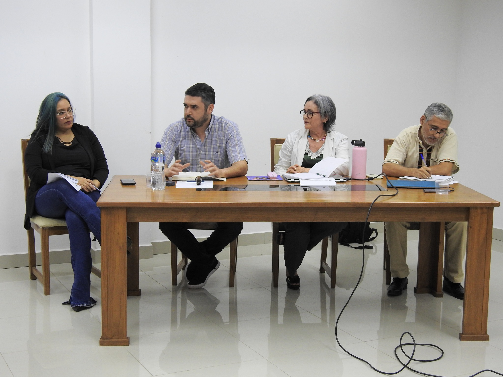 Conversatorio “Eclosión de violencia en escuelas: una mirada desde las ciencias sociales”. Foto: FACSO - UNA.