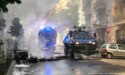 La extrema izquierda en Berlín: a menudo hay violencia alrededor de una casa ocupada en Rigaer Straße. Foto: DW.