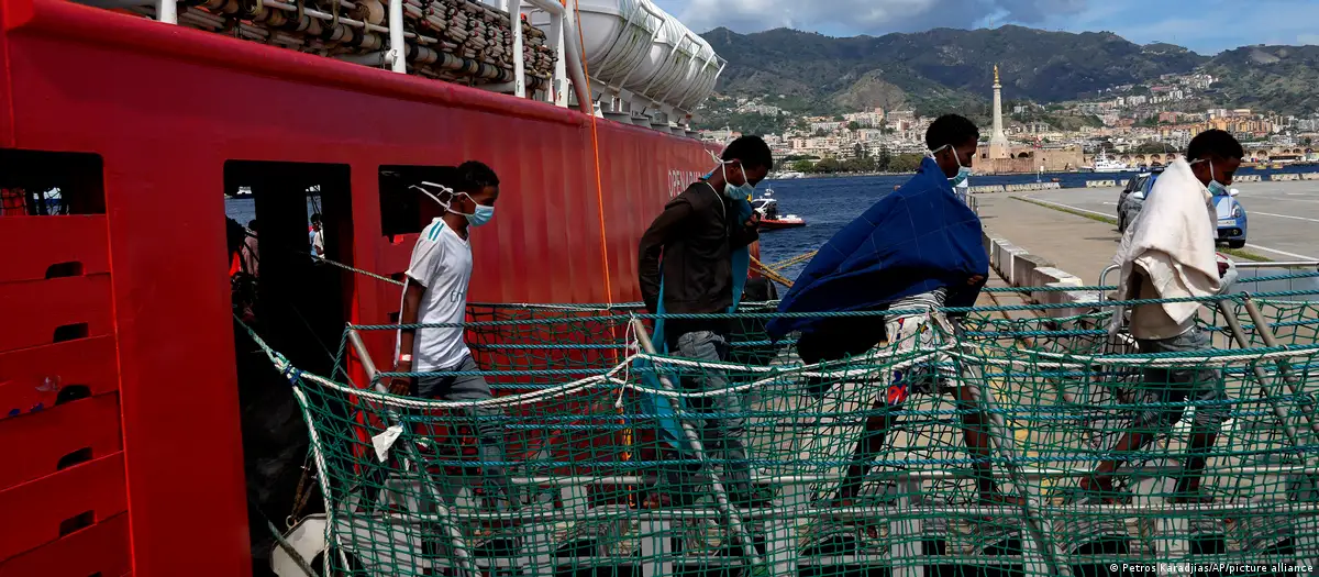 Migrantes en el Mediterráneo. Foto: Archivo. DW.