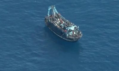 Un barco abarrotado de migrantes en el mar Mediterráneo. Foto: DW- Archivo.