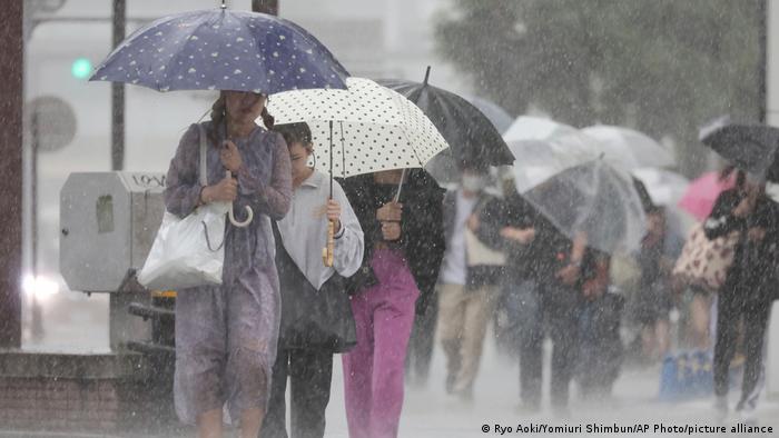 Las fuertes lluvias y las rachas de viento podrían causar inundaciones, corrimientos de tierra y accidentes relacionados. Foto: DW.