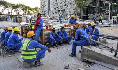 Trabajadores migrantes en las obras para el Mundial de Fútbol de la FIFA en Qatar 2022. Foto: DW.